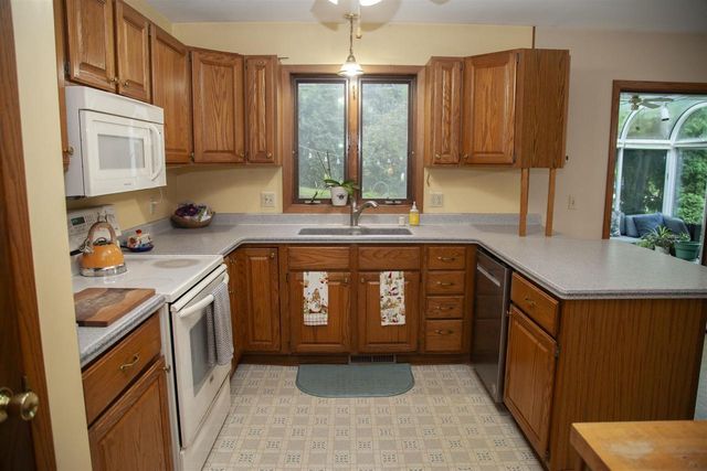 400 Oak Valley Road, Mount Horeb, WI 53572