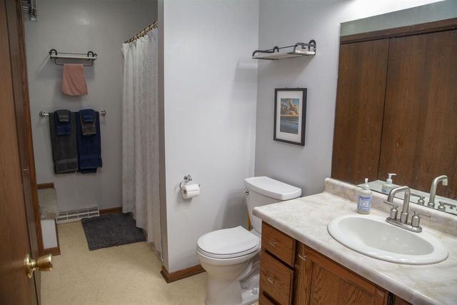 400 Oak Valley Road, Mount Horeb, WI 53572