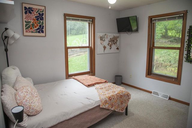 400 Oak Valley Road, Mount Horeb, WI 53572