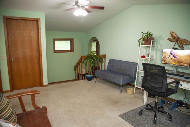 400 Oak Valley Road, Mount Horeb, WI 53572