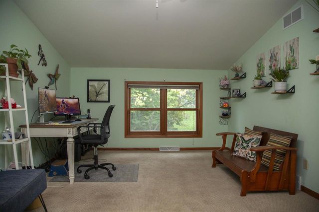 400 Oak Valley Road, Mount Horeb, WI 53572