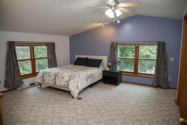 400 Oak Valley Road, Mount Horeb, WI 53572