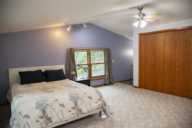 400 Oak Valley Road, Mount Horeb, WI 53572