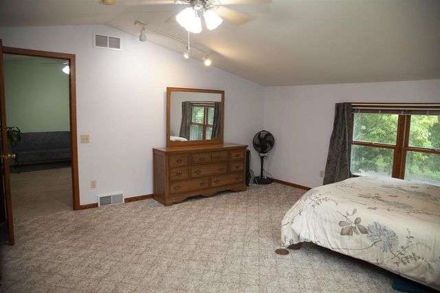 400 Oak Valley Road, Mount Horeb, WI 53572