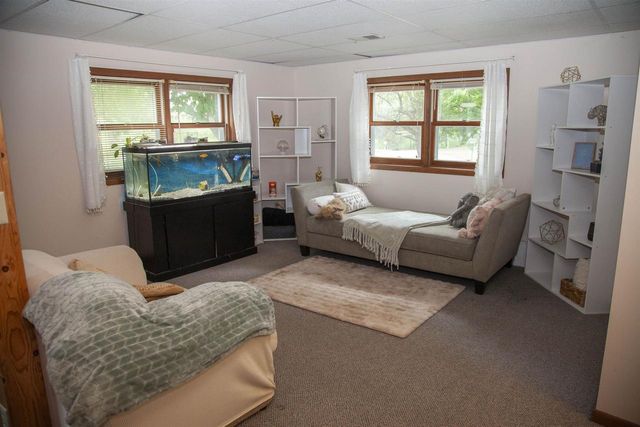 400 Oak Valley Road, Mount Horeb, WI 53572