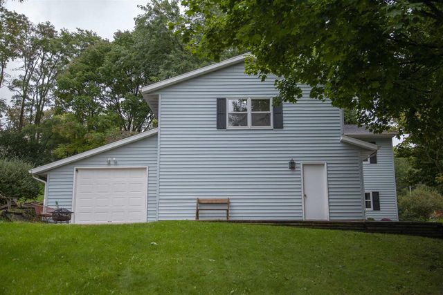 400 Oak Valley Road, Mount Horeb, WI 53572