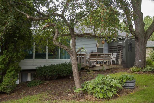 400 Oak Valley Road, Mount Horeb, WI 53572