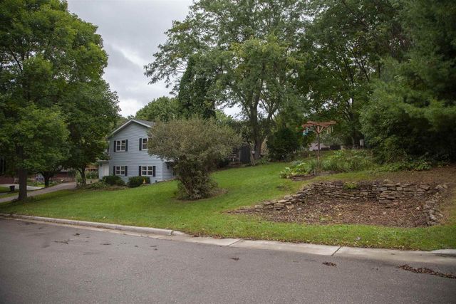 400 Oak Valley Road, Mount Horeb, WI 53572