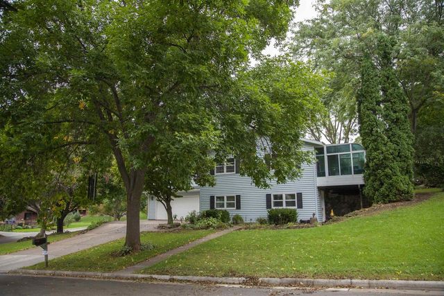 400 Oak Valley Road, Mount Horeb, WI 53572