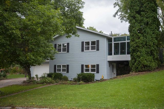 400 Oak Valley Road, Mount Horeb, WI 53572