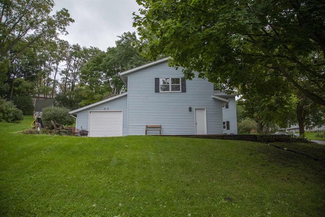 400 Oak Valley Road, Mount Horeb, WI 53572