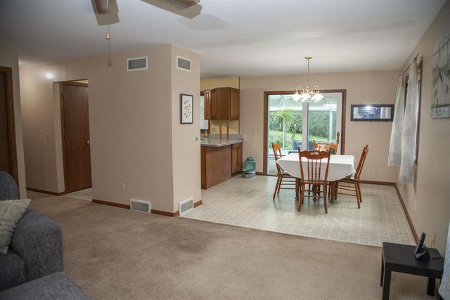 400 Oak Valley Road, Mount Horeb, WI 53572