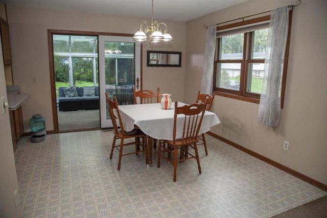 400 Oak Valley Road, Mount Horeb, WI 53572