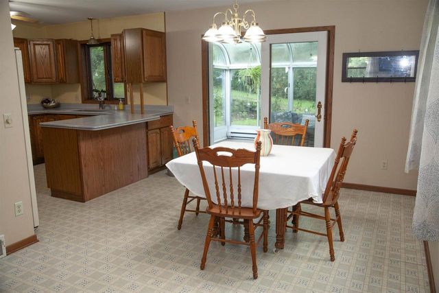 400 Oak Valley Road, Mount Horeb, WI 53572