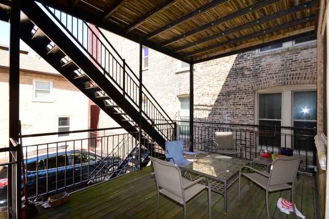 2554 W AUGUSTA Boulevard 2, Chicago, IL 60622