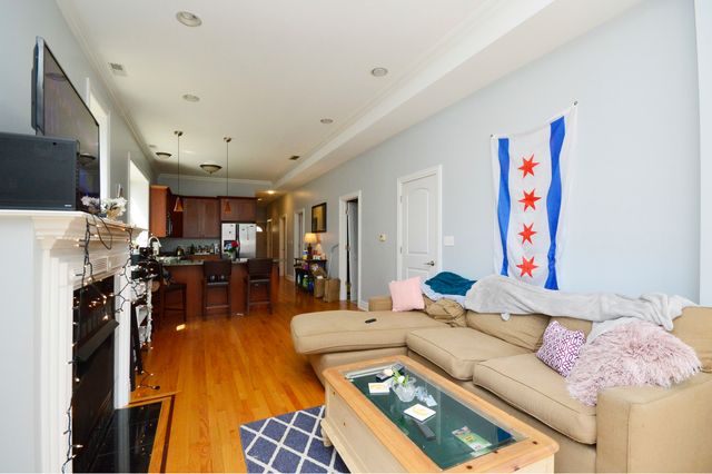 2554 W AUGUSTA Boulevard 2, Chicago, IL 60622
