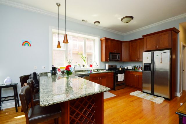 2554 W AUGUSTA Boulevard 2, Chicago, IL 60622