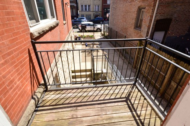 2554 W AUGUSTA Boulevard 2, Chicago, IL 60622