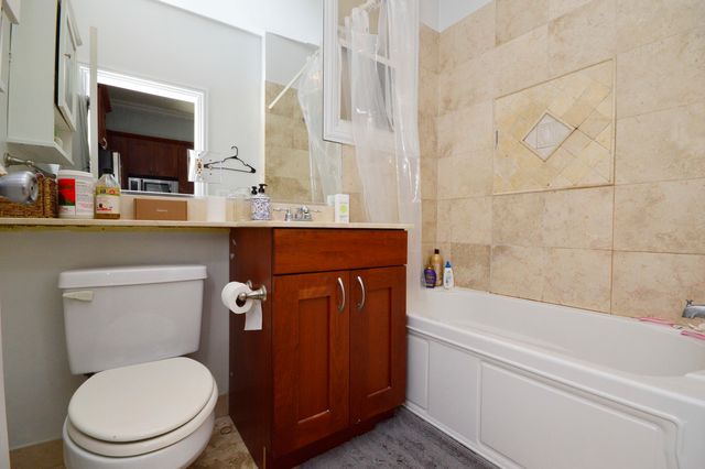 2554 W AUGUSTA Boulevard 2, Chicago, IL 60622
