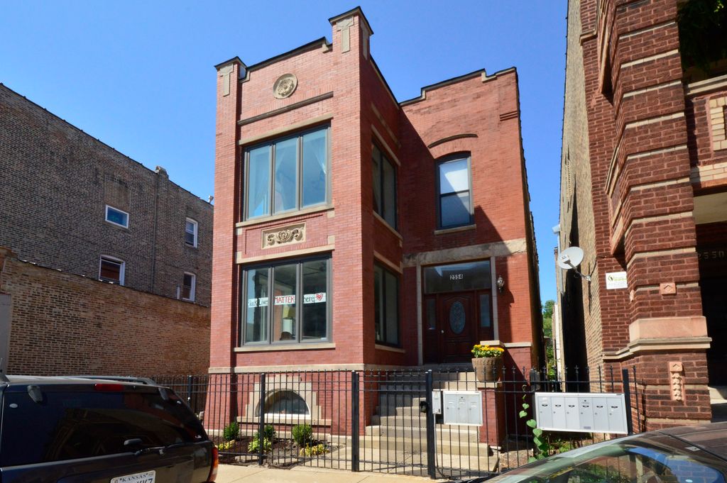2554 W AUGUSTA Boulevard 2, Chicago, IL 60622