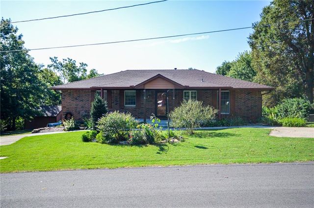 18705 E Independence Avenue, Independence, MO 64056