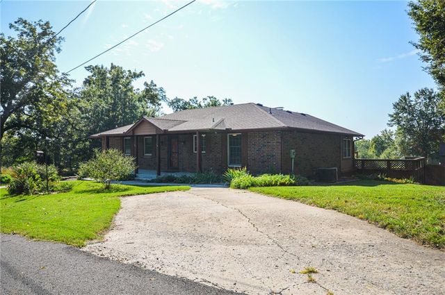 18705 E Independence Avenue, Independence, MO 64056