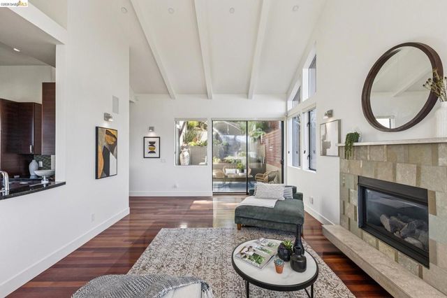 46 Carisbrook Ln, Oakland, CA 94611