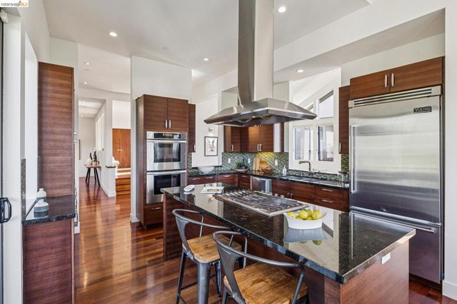 46 Carisbrook Ln, Oakland, CA 94611