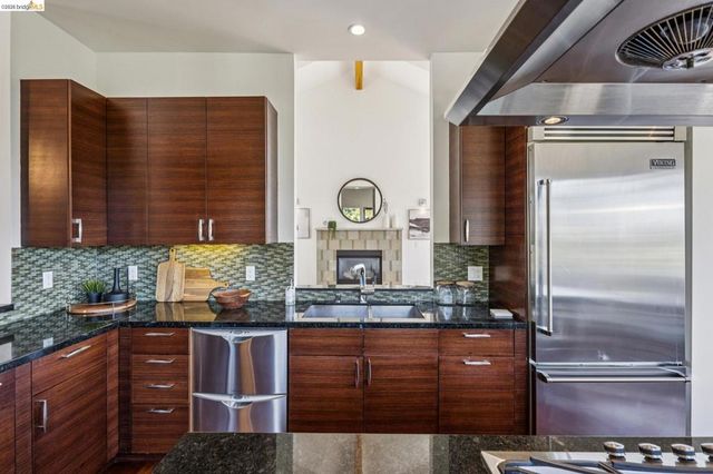 46 Carisbrook Ln, Oakland, CA 94611