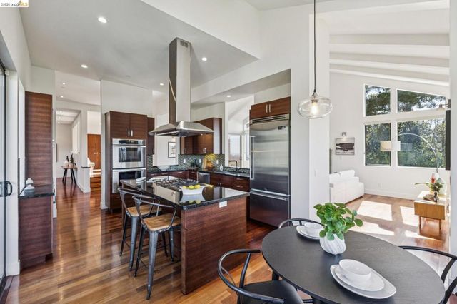 46 Carisbrook Ln, Oakland, CA 94611