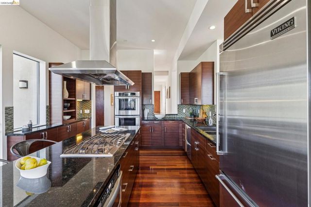 46 Carisbrook Ln, Oakland, CA 94611