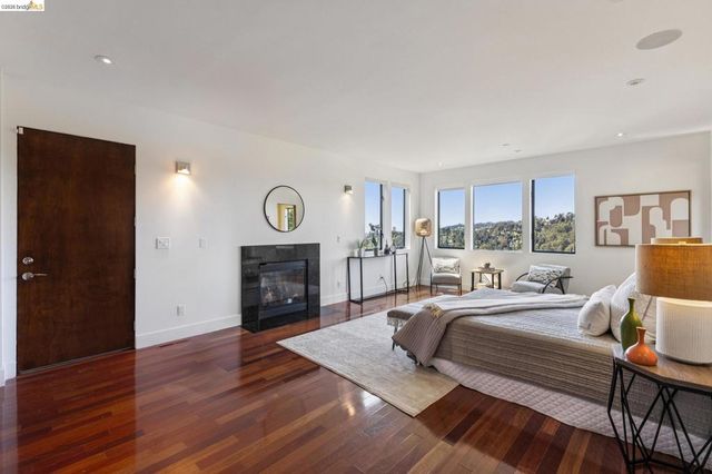 46 Carisbrook Ln, Oakland, CA 94611