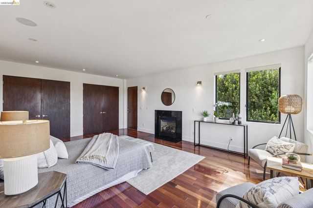 46 Carisbrook Ln, Oakland, CA 94611