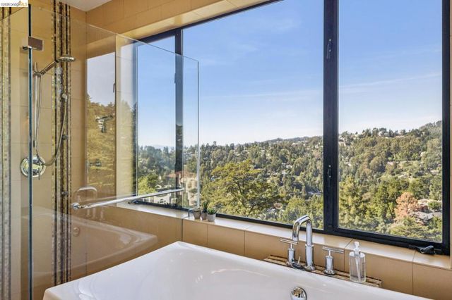 46 Carisbrook Ln, Oakland, CA 94611