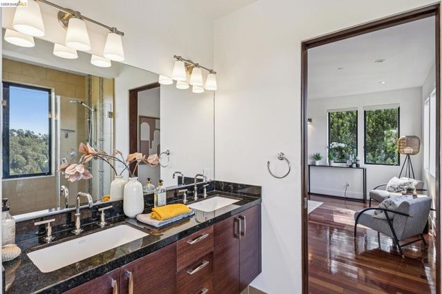 46 Carisbrook Ln, Oakland, CA 94611