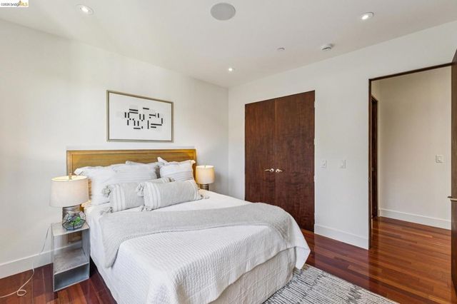 46 Carisbrook Ln, Oakland, CA 94611
