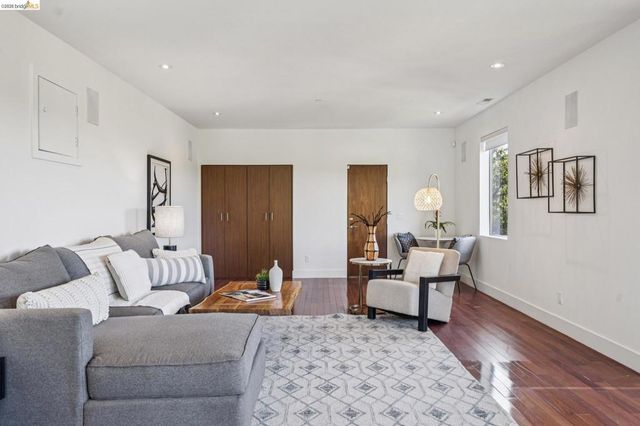 46 Carisbrook Ln, Oakland, CA 94611