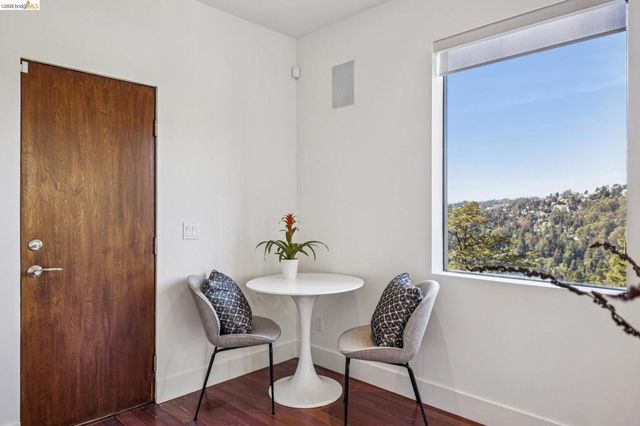 46 Carisbrook Ln, Oakland, CA 94611