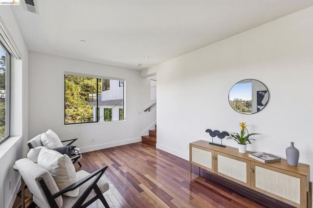 46 Carisbrook Ln, Oakland, CA 94611