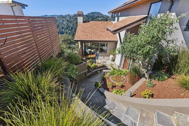 46 Carisbrook Ln, Oakland, CA 94611