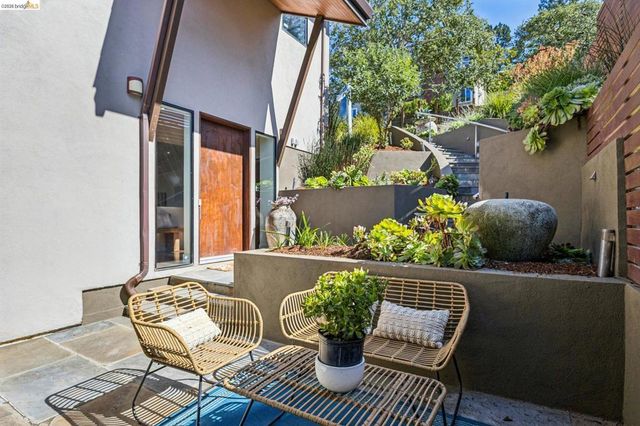46 Carisbrook Ln, Oakland, CA 94611