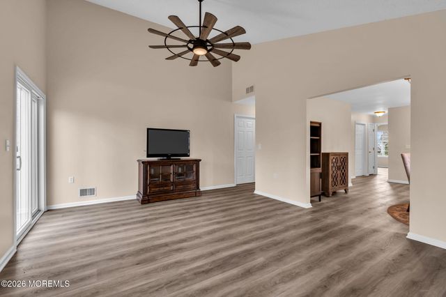 40 N Avon Drive, Jackson, NJ 08527