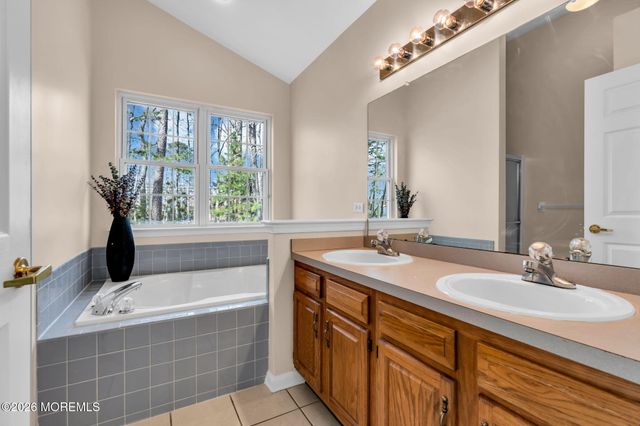 40 N Avon Drive, Jackson, NJ 08527