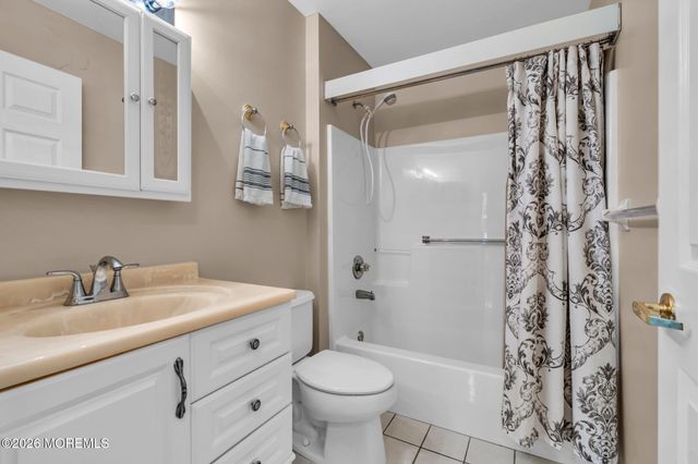 40 N Avon Drive, Jackson, NJ 08527