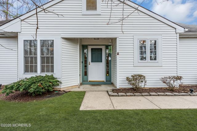 40 N Avon Drive, Jackson, NJ 08527