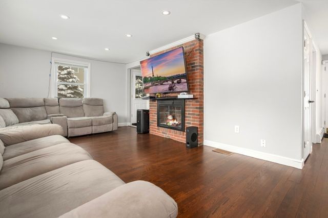 51 Spring St, Stoneham, MA 02180