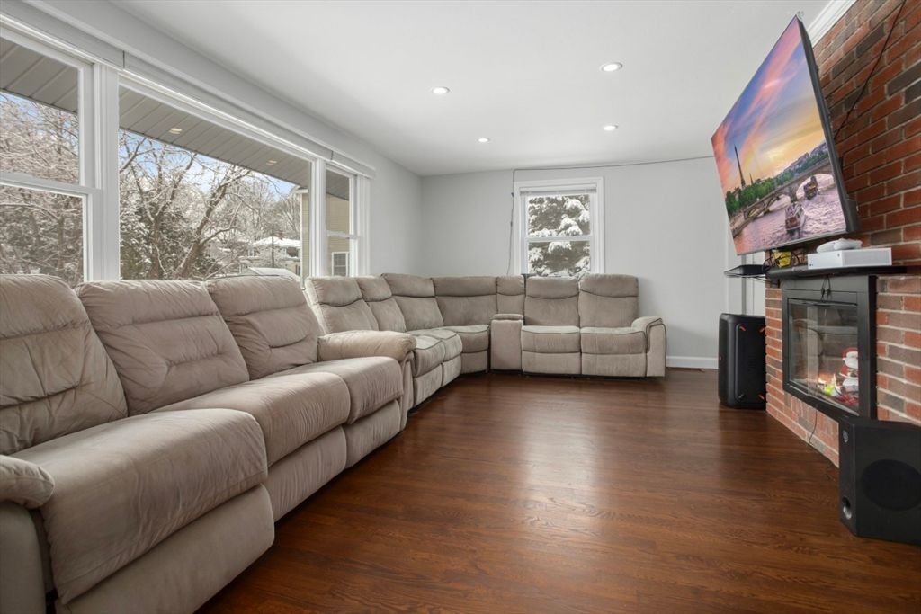 51 Spring St, Stoneham, MA 02180