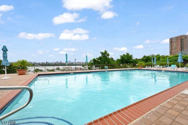 300 Gorge Rd 38, Cliffside Park Boro, NJ 07010