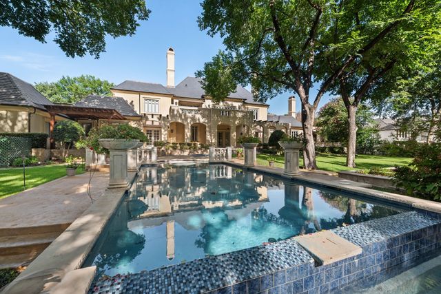 4505 Tour 18 Drive, Flower Mound, TX 75022