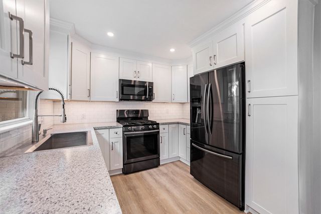 524 CONTINENTAL RD, Hatboro, PA 19040